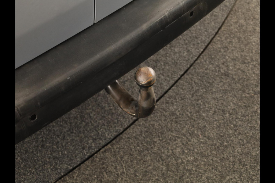 Volkswagen Transporter 2.0 TDI L2H1 32 150PK DSG | Navigatie via app | Parkeersensoren | Trekhaak |