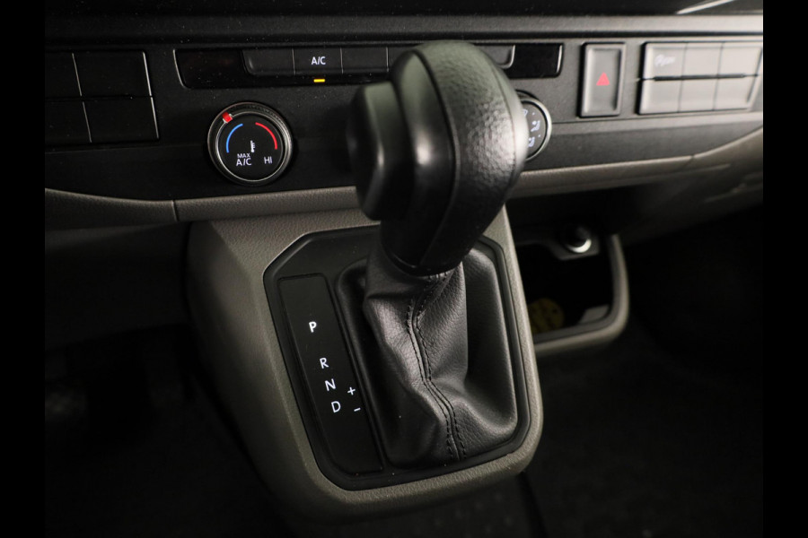 Volkswagen Transporter 2.0 TDI L2H1 32 150PK DSG | Navigatie via app | Parkeersensoren | Trekhaak |