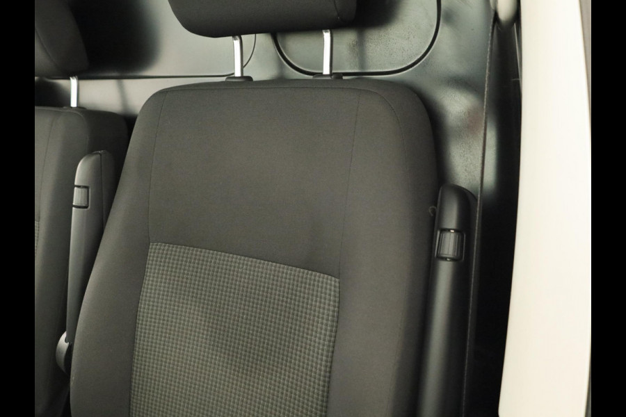 Volkswagen Transporter 2.0 TDI L2H1 32 150PK DSG | Navigatie via app | Parkeersensoren | Trekhaak |