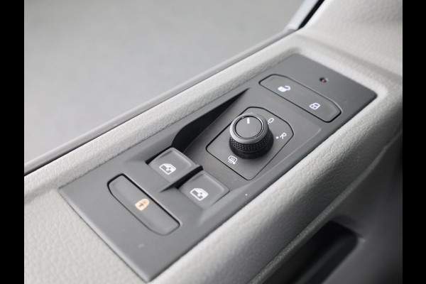 Volkswagen Transporter 2.0 TDI L2H1 28 Comfortline 110 pk | Verlengde garantie | Navigatie via App | Parkeersensoren achter | Cruise control |