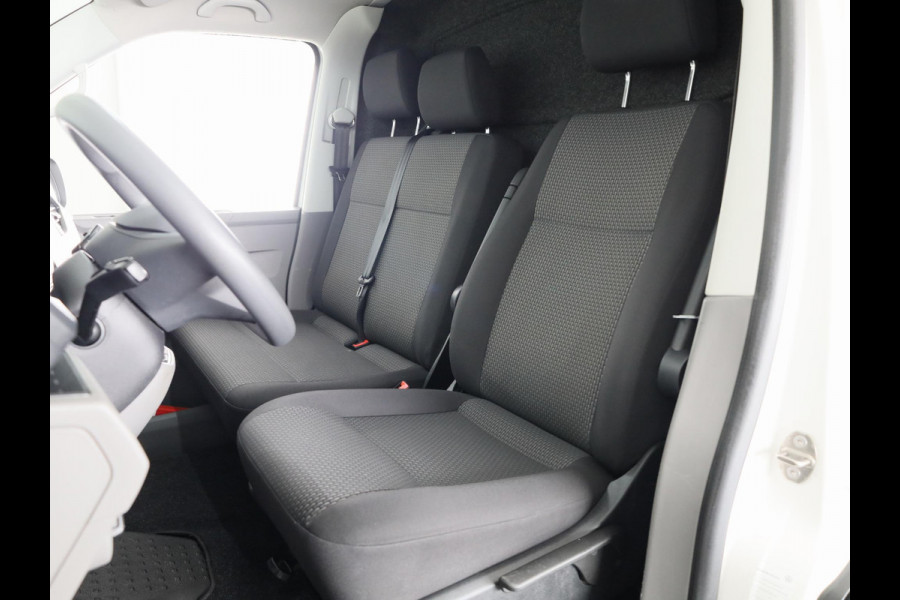 Volkswagen Transporter 2.0 TDI L2H1 28 Comfortline 110 pk | Verlengde garantie | Navigatie via App | Parkeersensoren achter | Cruise control |