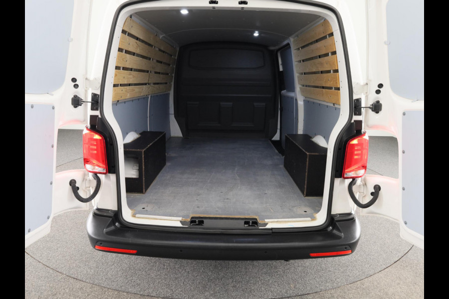 Volkswagen Transporter 2.0 TDI L2H1 28 Comfortline 110 pk | Verlengde garantie | Navigatie via App | Parkeersensoren achter | Cruise control |