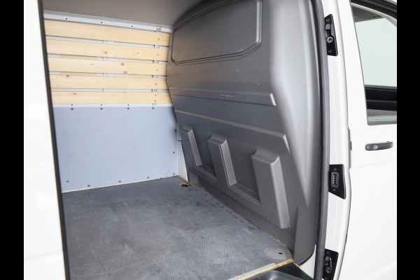 Volkswagen Transporter 2.0 TDI L2H1 28 Comfortline 110 pk | Verlengde garantie | Navigatie via App | Parkeersensoren achter | Cruise control |