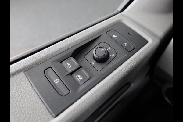 Volkswagen Transporter 2.0 TDI L2H1 28 Comfortline 110 pk | Verlengde garantie | Navigatie via App | Parkeersensoren achter | Cruise control |