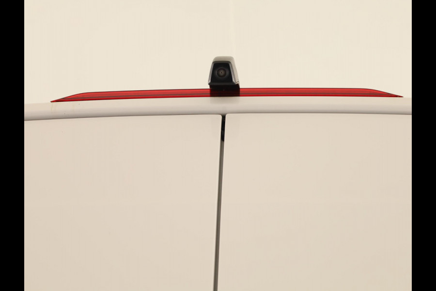 Volkswagen Crafter 35 2.0 TDI L3H3 Exclusive EURO VI 140 pk Automaat | Verlengde garantie | Navigatie | Parkeersensoren | Achteruitrijcamera | Cruise control |