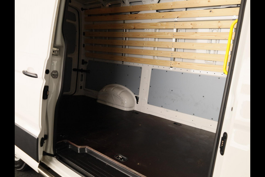 Volkswagen Crafter 35 2.0 TDI L3H3 Exclusive EURO VI 140 pk Automaat | Verlengde garantie | Navigatie | Parkeersensoren | Achteruitrijcamera | Cruise control |