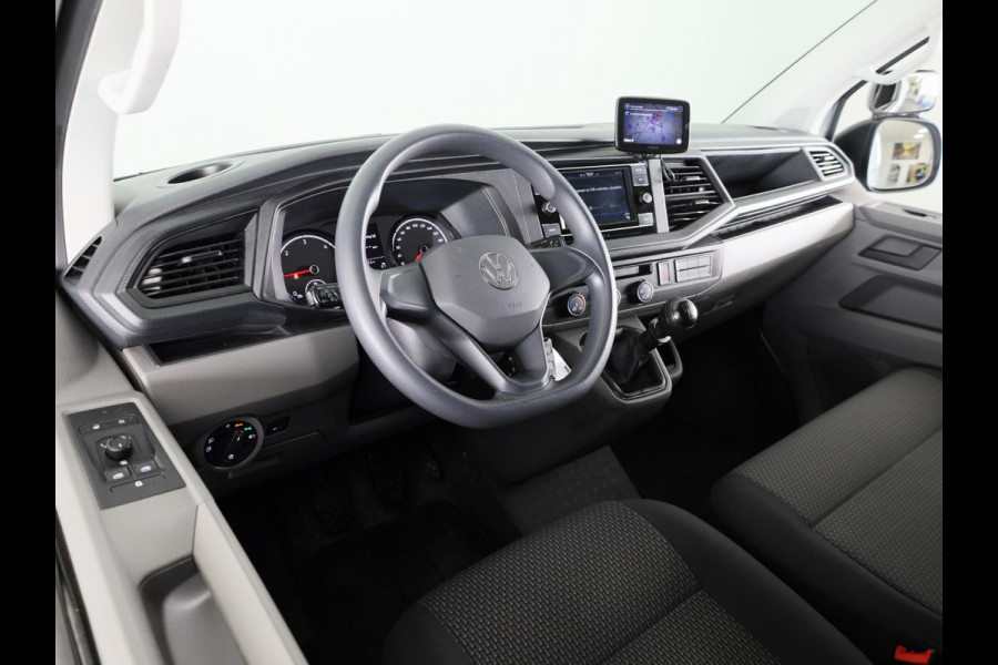 Volkswagen Transporter 2.0 TDI L2H1 32 110 pk | Navigatie via App | Trekhaak | Parkeersensoren achter | Cruise control |