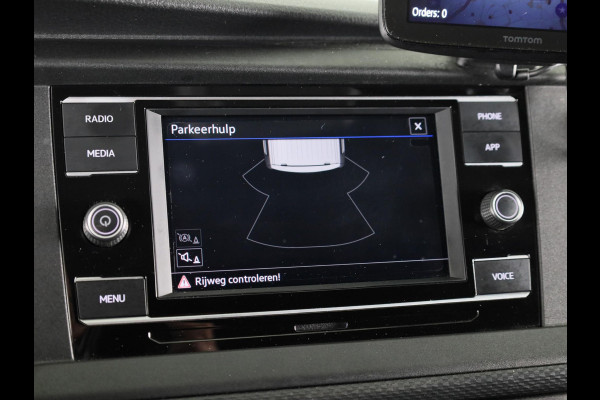 Volkswagen Transporter 2.0 TDI L2H1 32 110 pk | Navigatie via App | Trekhaak | Parkeersensoren achter | Cruise control |