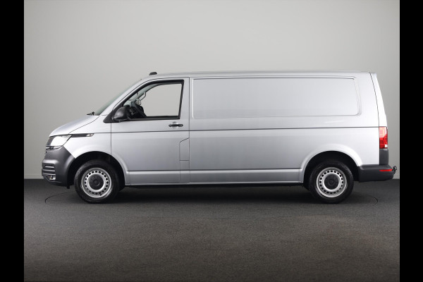 Volkswagen Transporter 2.0 TDI L2H1 32 110 pk | Navigatie via App | Trekhaak | Parkeersensoren achter | Cruise control |