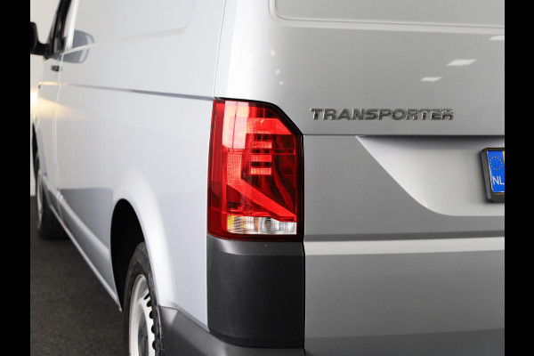 Volkswagen Transporter 2.0 TDI L2H1 32 110 pk | Navigatie via App | Trekhaak | Parkeersensoren achter | Cruise control |