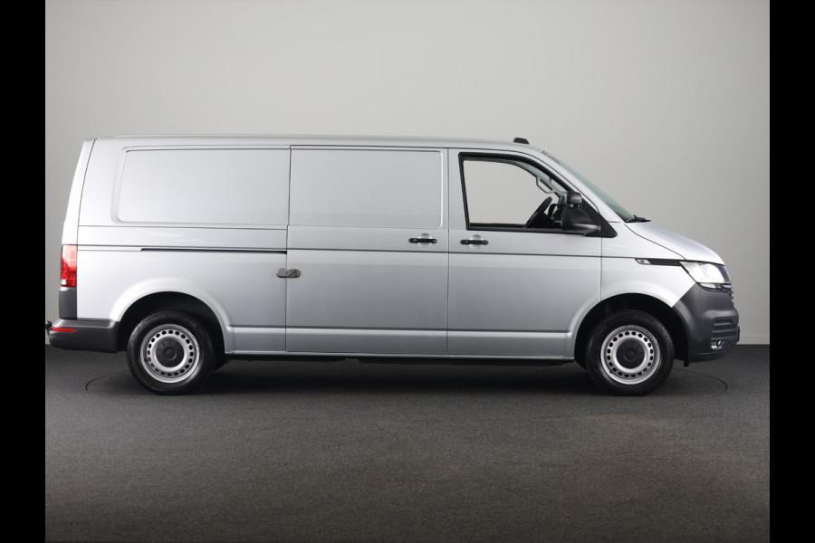 Volkswagen Transporter 2.0 TDI L2H1 32 110 pk | Navigatie via App | Trekhaak | Parkeersensoren achter | Cruise control |