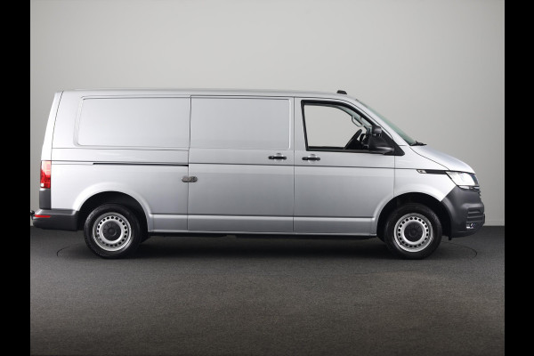 Volkswagen Transporter 2.0 TDI L2H1 32 110 pk | Navigatie via App | Trekhaak | Parkeersensoren achter | Cruise control |