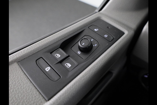 Volkswagen Transporter 2.0 TDI L2H1 32 110 pk | Navigatie via App | Trekhaak | Parkeersensoren achter | Cruise control |
