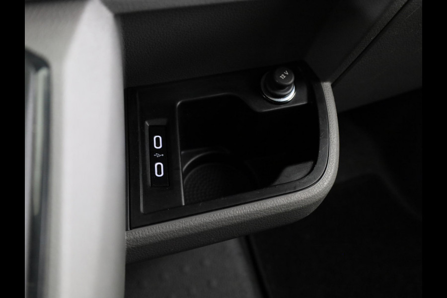 Volkswagen Transporter 2.0 TDI L2H1 32 110 pk | Navigatie via App | Trekhaak | Parkeersensoren achter | Cruise control |