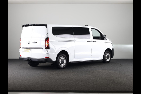 Volkswagen Transporter 2.0 TDI L2H1 30 Life | 110 PK Hand | Styling pakket | Camera | App Connect | Trekhaak |