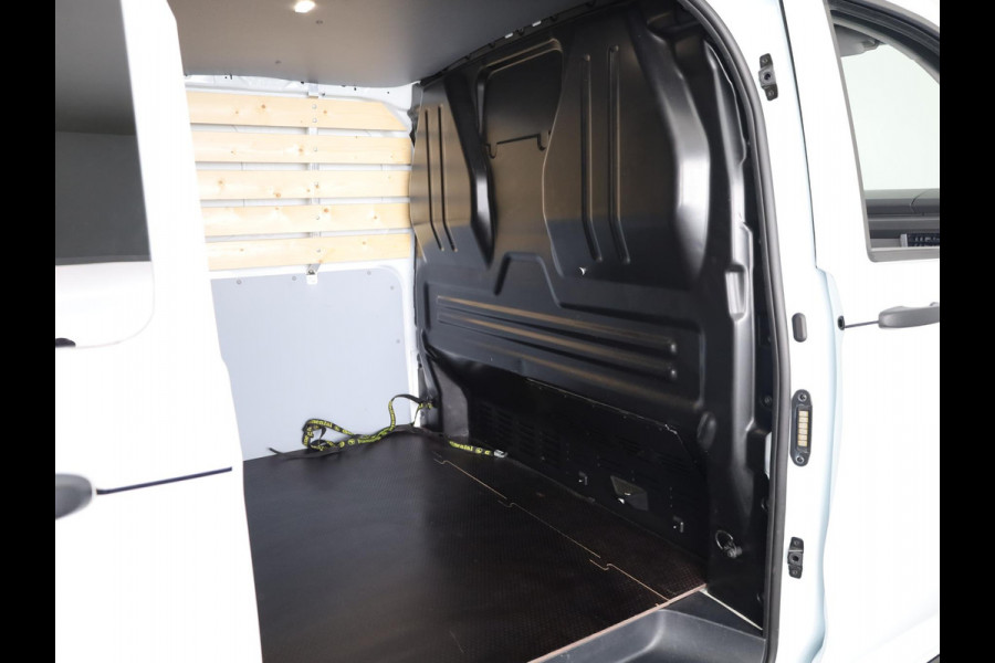 Volkswagen Transporter 2.0 TDI L2H1 30 Life | 110 PK Hand | Styling pakket | Camera | App Connect | Trekhaak |