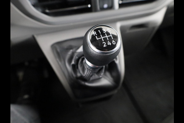 Volkswagen Transporter 2.0 TDI L2H1 30 Life | 110 PK Hand | Styling pakket | Camera | App Connect | Trekhaak |