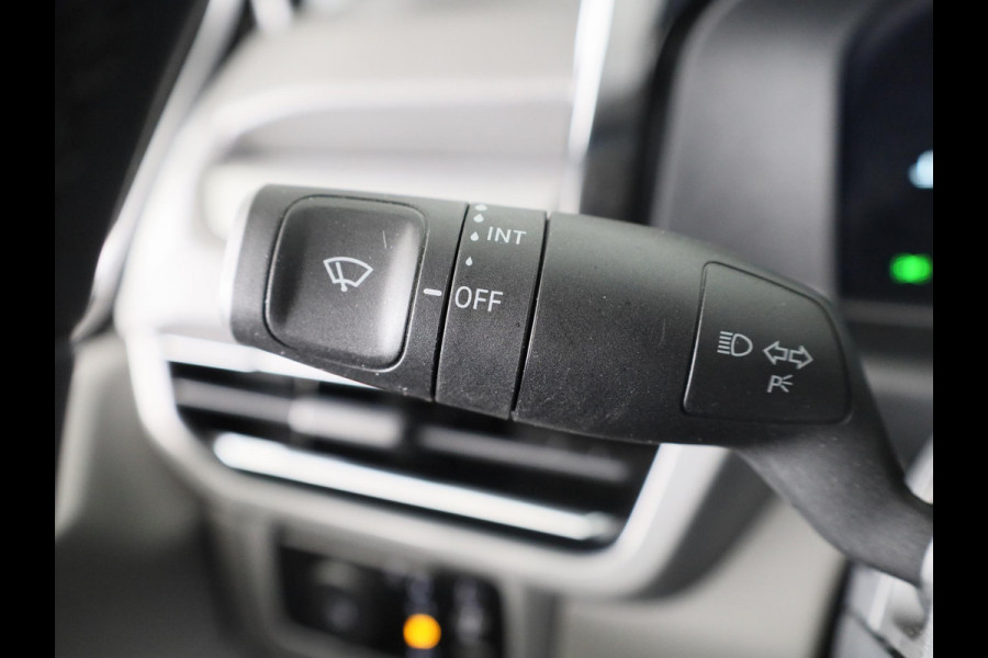 Volkswagen Transporter 2.0 TDI L2H1 30 Life | 110 PK Hand | Styling pakket | Camera | App Connect | Trekhaak |