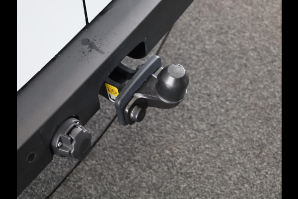 Volkswagen Transporter 2.0 TDI L2H1 30 Life | 110 PK Hand | Styling pakket | Camera | App Connect | Trekhaak |