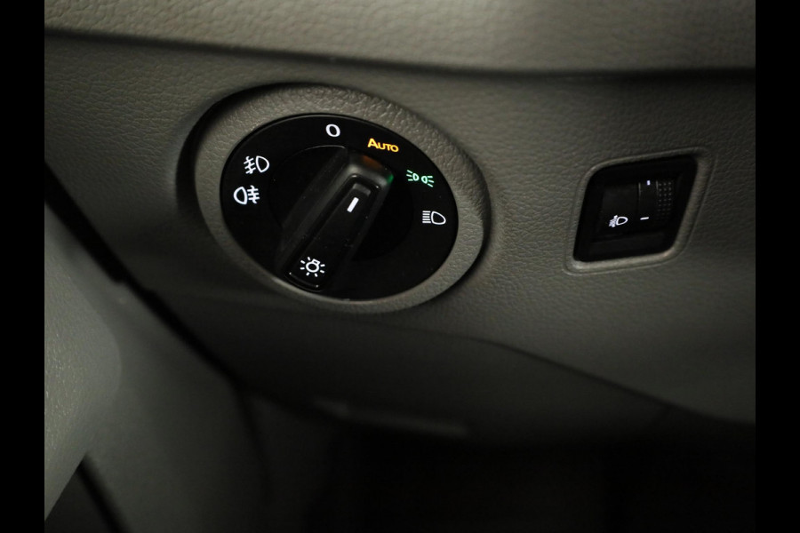 Volkswagen Crafter 35 2.0 TDI L3H3 Comfortline EURO VI 140 pk Automaat | Verlengde garantie | Navigatie | Trekhaak | Parkeersensoren | Achteruitrijcamera | Cruise control |