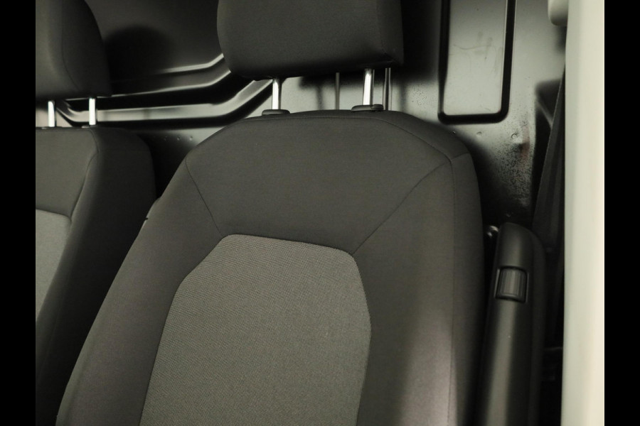 Volkswagen Crafter 35 2.0 TDI L3H3 Comfortline EURO VI 140 pk Automaat | Verlengde garantie | Navigatie | Trekhaak | Parkeersensoren | Achteruitrijcamera | Cruise control |