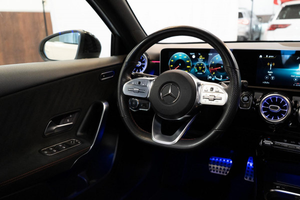 Mercedes-Benz A-Klasse 200 Business AMG Night Pakket Pano|Cruise|Camera|Keyless