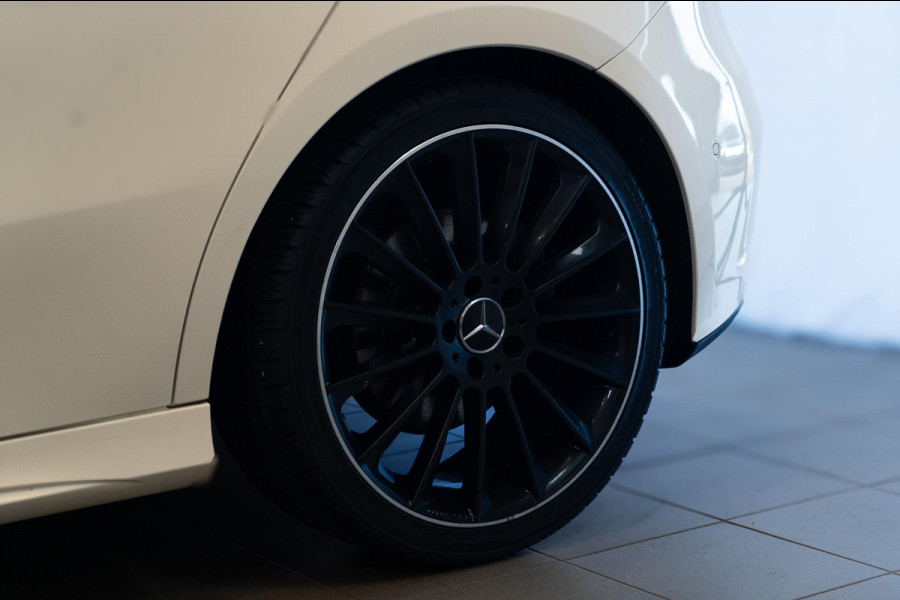 Mercedes-Benz A-Klasse 200 Business AMG Night Pakket Pano|Cruise|Camera|Keyless