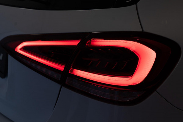 Mercedes-Benz A-Klasse 200 Business AMG Night Pakket Pano|Cruise|Camera|Keyless