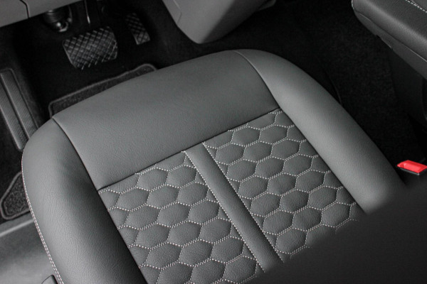 Volkswagen Transporter 2.0 TDI L2H1 150PK NEW LAGE BIJTELLING BULLI / LEDEREN BEKLEDING / DUBBEL CABINE / NAVIGATIE / ACTIVE