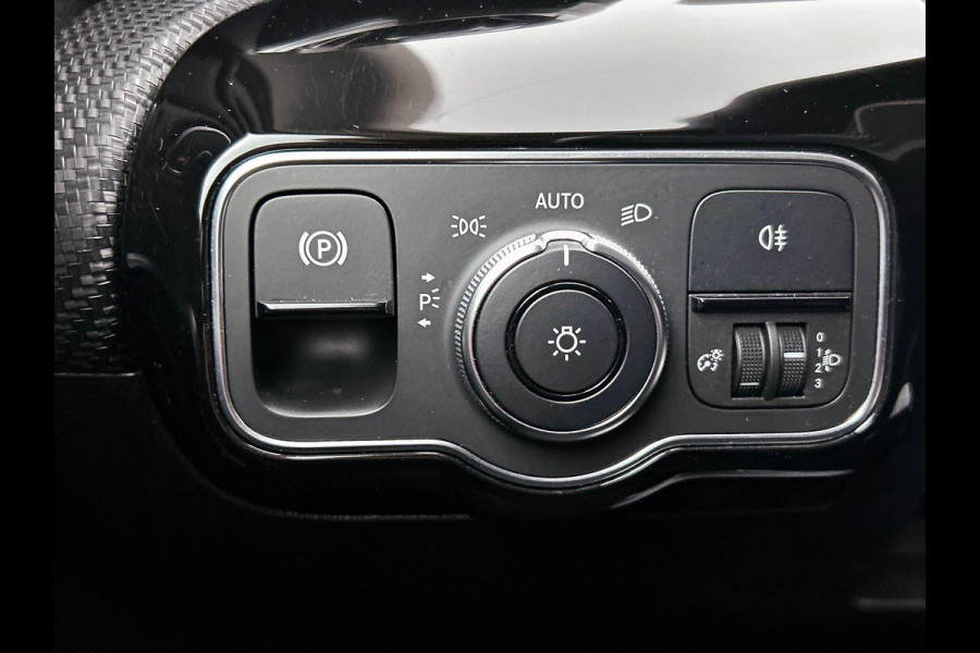 Mercedes-Benz A-Klasse 200 NAVI | CRUISE | 18” AMG | STOELVERWARMING