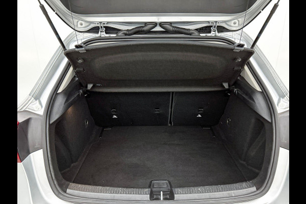 Mercedes-Benz A-Klasse 200 NAVI | CRUISE | 18” AMG | STOELVERWARMING