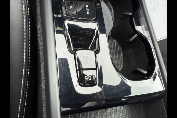 Volvo XC40 1.5 T4 Recharge R-Design 210pk | Parking pack | Draadloos opladen | PHEV | 1.800kg Trekgewicht