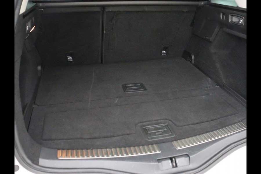 Renault Mégane 1.3 TCe Business Edition One | Leder | Stoelverwarming | Adaptive cruise | Camera | Carplay | Keyless | Full LED | Navigatie | Park Assist | Dodehoek detectie | Climate control