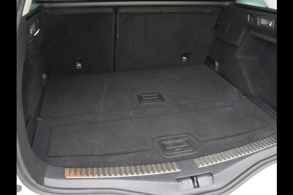 Renault Mégane 1.3 TCe Business Edition One | Leder | Stoelverwarming | Adaptive cruise | Camera | Carplay | Keyless | Full LED | Navigatie | Park Assist | Dodehoek detectie | Climate control