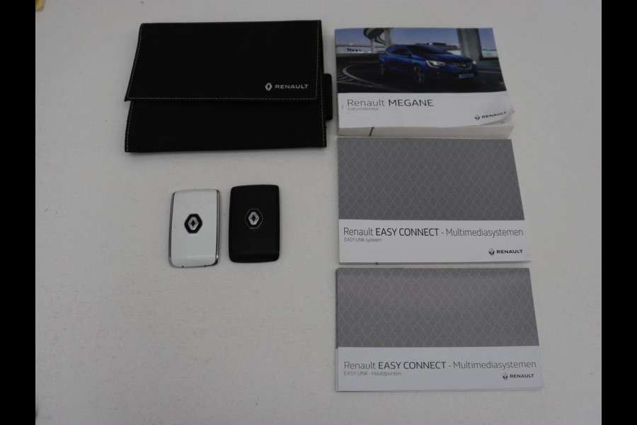 Renault Mégane 1.3 TCe Business Edition One | Leder | Stoelverwarming | Adaptive cruise | Camera | Carplay | Keyless | Full LED | Navigatie | Park Assist | Dodehoek detectie | Climate control