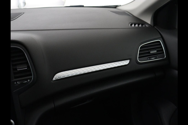 Renault Mégane 1.3 TCe Business Edition One | Leder | Stoelverwarming | Adaptive cruise | Camera | Carplay | Keyless | Full LED | Navigatie | Park Assist | Dodehoek detectie | Climate control