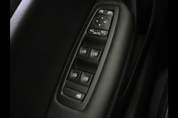 Renault Mégane 1.3 TCe Business Edition One | Leder | Stoelverwarming | Adaptive cruise | Camera | Carplay | Keyless | Full LED | Navigatie | Park Assist | Dodehoek detectie | Climate control