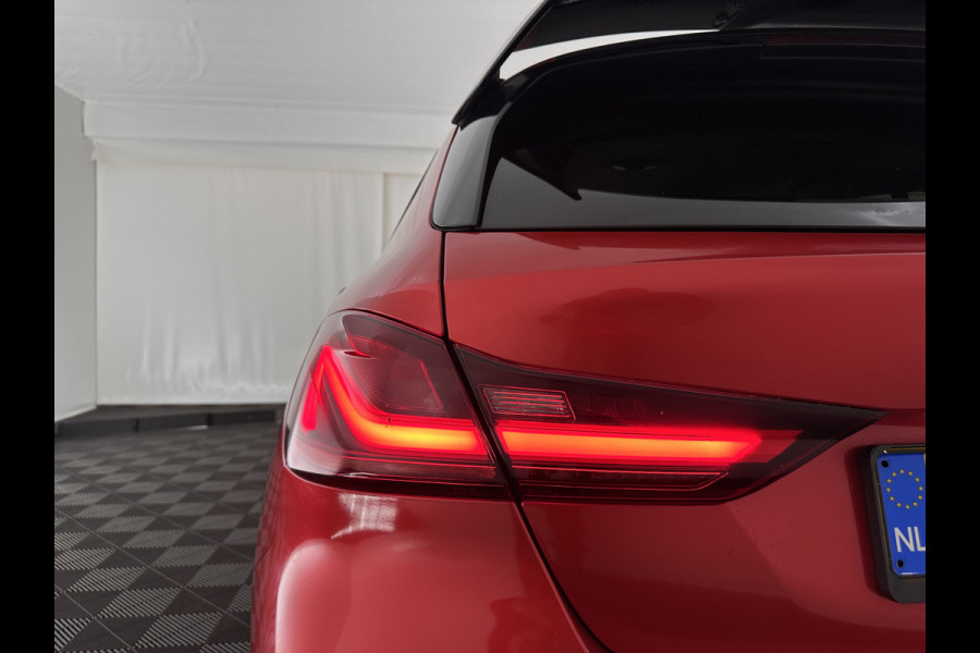 BMW 1-serie 116D Executive Edition *DIGI-COCKPIT | FULL-LED | NAVI-FULLMAP | AMBIENTLIGHT | CRUISE | KEYLESS | PRIVACY-GLASS | ECC | PDC | 16"ALU*