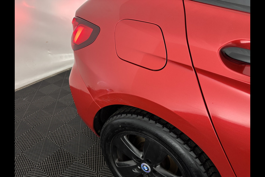 BMW 1-serie 116D Executive Edition *DIGI-COCKPIT | FULL-LED | NAVI-FULLMAP | AMBIENTLIGHT | CRUISE | KEYLESS | PRIVACY-GLASS | ECC | PDC | 16"ALU*