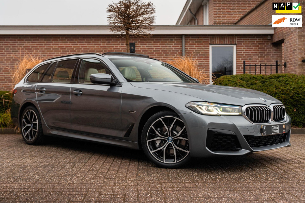 BMW 5 Serie Touring 530e Business Edition Plus M-Sport Laser Pano Memory Leder 19''