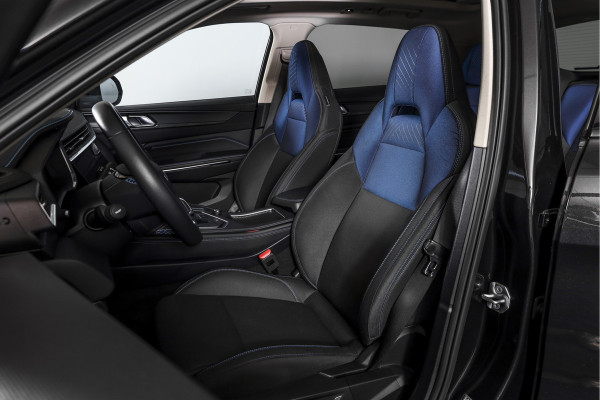 Lynk & Co 01 1.5 PHEV 261PK MY22 | 360 Camera | 7.4 kWh Boordlader | S/K-panodak | Adapt. Cruise | Memory | Elek. klep | Trekhaak | LM 20" |