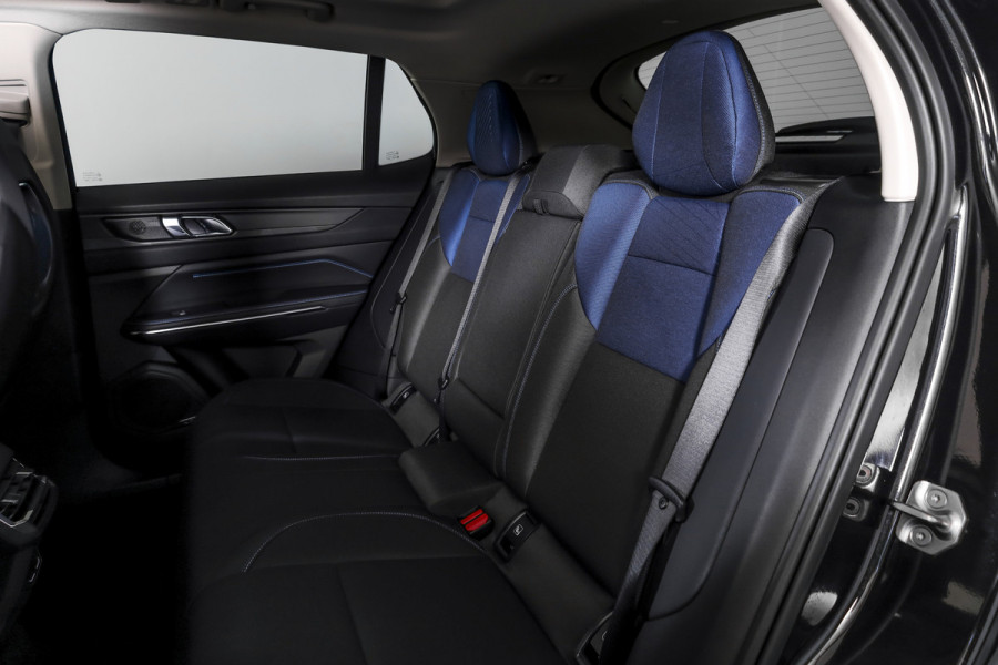 Lynk & Co 01 1.5 PHEV 261PK MY22 | 360 Camera | 7.4 kWh Boordlader | S/K-panodak | Adapt. Cruise | Memory | Elek. klep | Trekhaak | LM 20" |