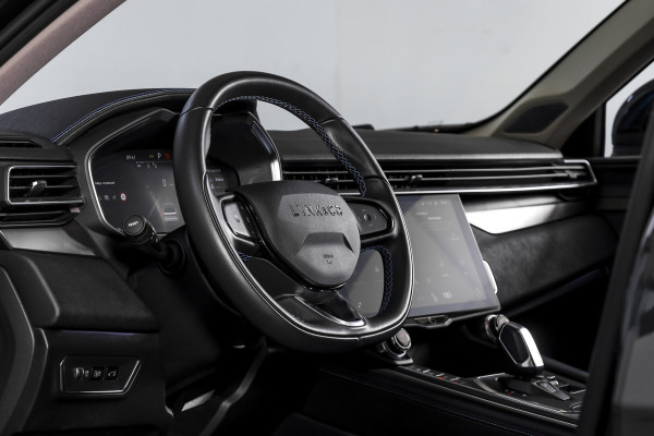 Lynk & Co 01 1.5 PHEV 261PK MY22 | 360 Camera | 7.4 kWh Boordlader | S/K-panodak | Adapt. Cruise | Memory | Elek. klep | Trekhaak | LM 20" |