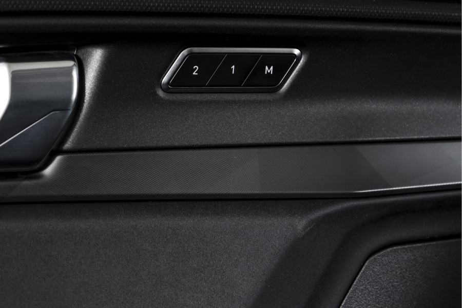 Lynk & Co 01 1.5 PHEV 261PK MY22 | 360 Camera | 7.4 kWh Boordlader | S/K-panodak | Adapt. Cruise | Memory | Elek. klep | Trekhaak | LM 20" |