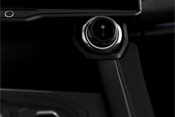 Lynk & Co 01 1.5 PHEV 261PK MY22 | 360 Camera | 7.4 kWh Boordlader | S/K-panodak | Adapt. Cruise | Memory | Elek. klep | Trekhaak | LM 20" |