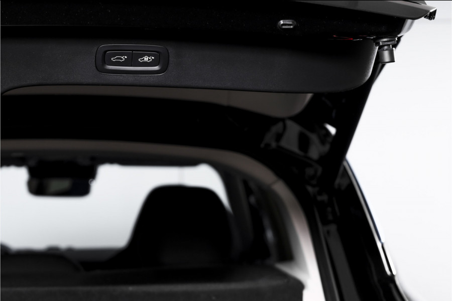 Lynk & Co 01 1.5 PHEV 261PK MY22 | 360 Camera | 7.4 kWh Boordlader | S/K-panodak | Adapt. Cruise | Memory | Elek. klep | Trekhaak | LM 20" |