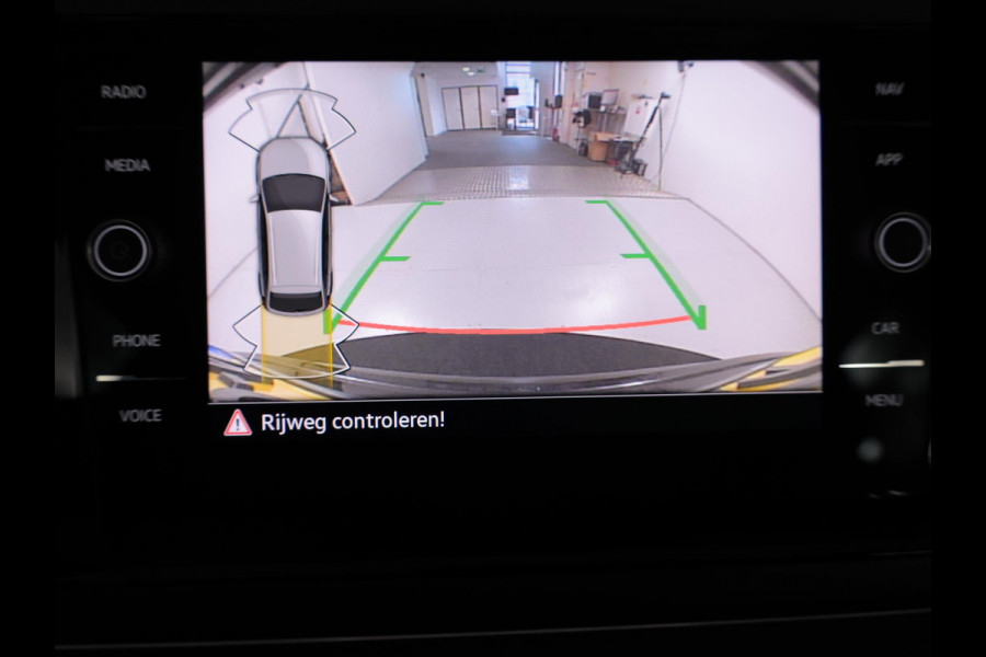 Volkswagen Taigo 1.0 TSI R-Line 110pk DSG| digital display| 17'LM-velgen| Camera| Alarm