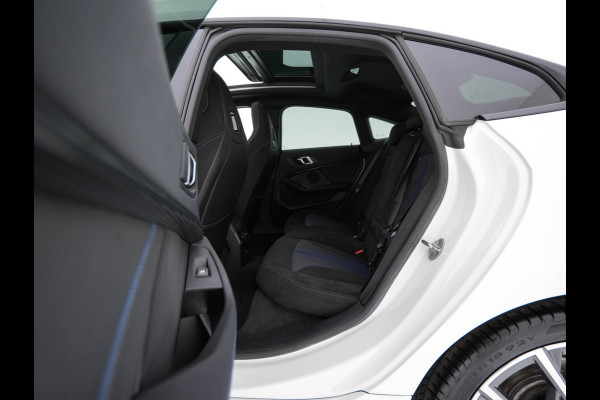 BMW 2 Serie Gran Coupé 220i M-Sportpack Business Edition (INCL-BTW) Aut. *PANO | MICROFIBRE-SPORTSEATS | FULL-LED | DIGI-COCKPIT | CAMERA | NAVI-FULLMAP | HIFI-SOUND | DAB+ | ECC | PDC | CRUISE | CARPLAY | KEYLESS | PRIVACYGLASS | 18"ALU*