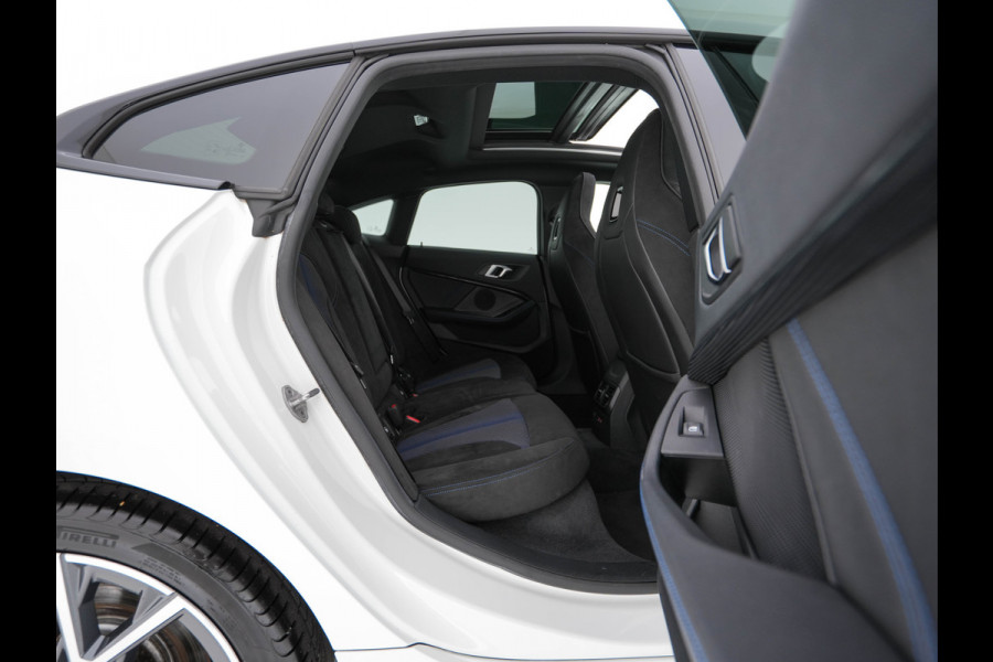 BMW 2 Serie Gran Coupé 220i M-Sportpack Business Edition (INCL-BTW) Aut. *PANO | MICROFIBRE-SPORTSEATS | FULL-LED | DIGI-COCKPIT | CAMERA | NAVI-FULLMAP | HIFI-SOUND | DAB+ | ECC | PDC | CRUISE | CARPLAY | KEYLESS | PRIVACYGLASS | 18"ALU*