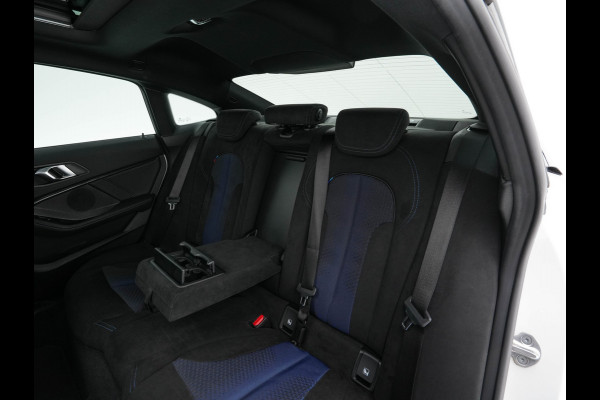 BMW 2 Serie Gran Coupé 220i M-Sportpack Business Edition (INCL-BTW) Aut. *PANO | MICROFIBRE-SPORTSEATS | FULL-LED | DIGI-COCKPIT | CAMERA | NAVI-FULLMAP | HIFI-SOUND | DAB+ | ECC | PDC | CRUISE | CARPLAY | KEYLESS | PRIVACYGLASS | 18"ALU*